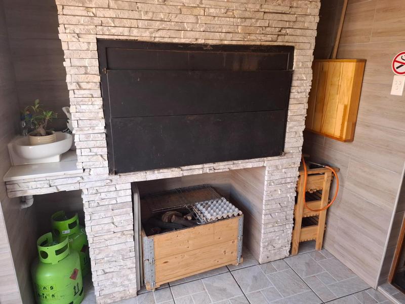 To Let 3 Bedroom Property for Rent in Churchill Estate Western Cape